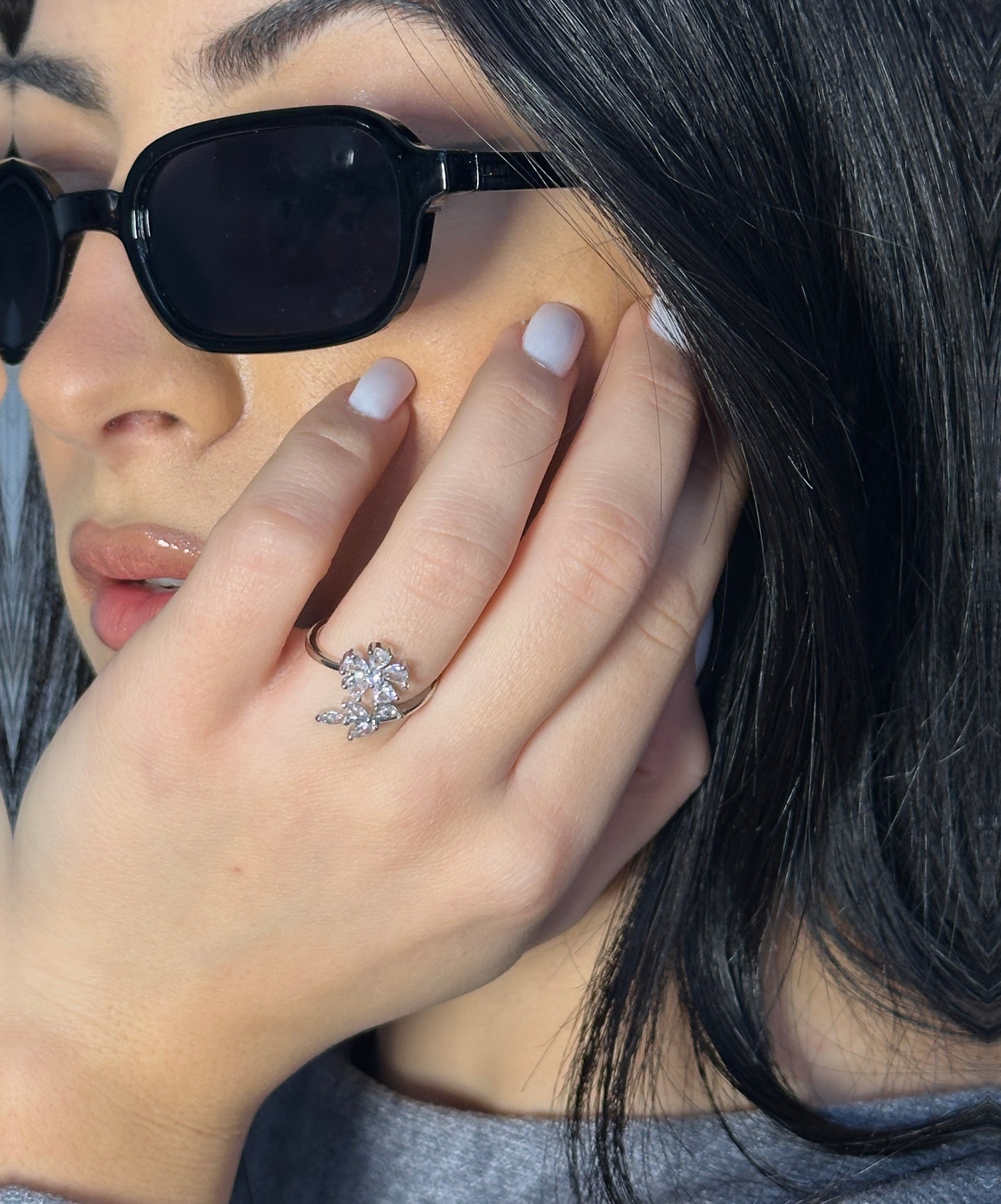 Anello flower leaves