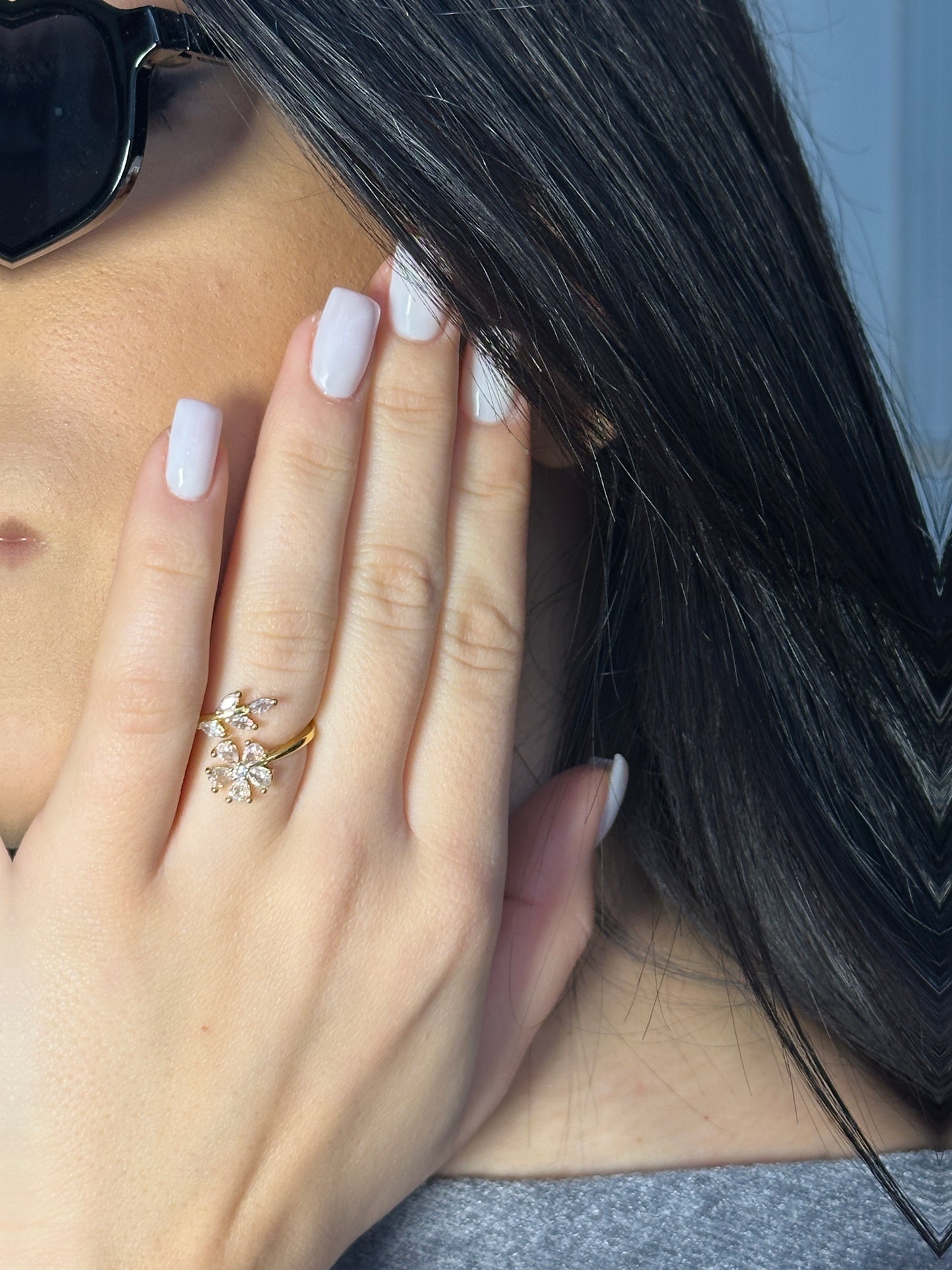 Anello flower leaves