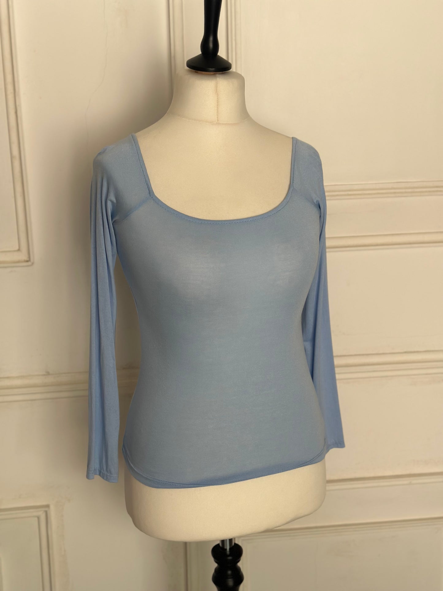 Maglia tessuto semitrasparente
