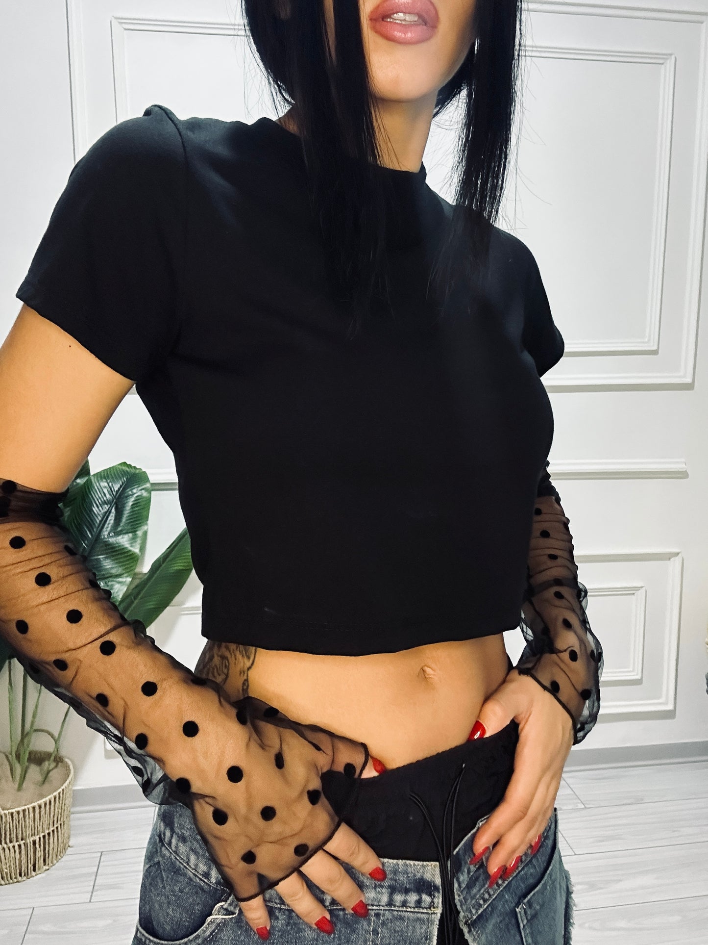 T-shirt crop con manicotti