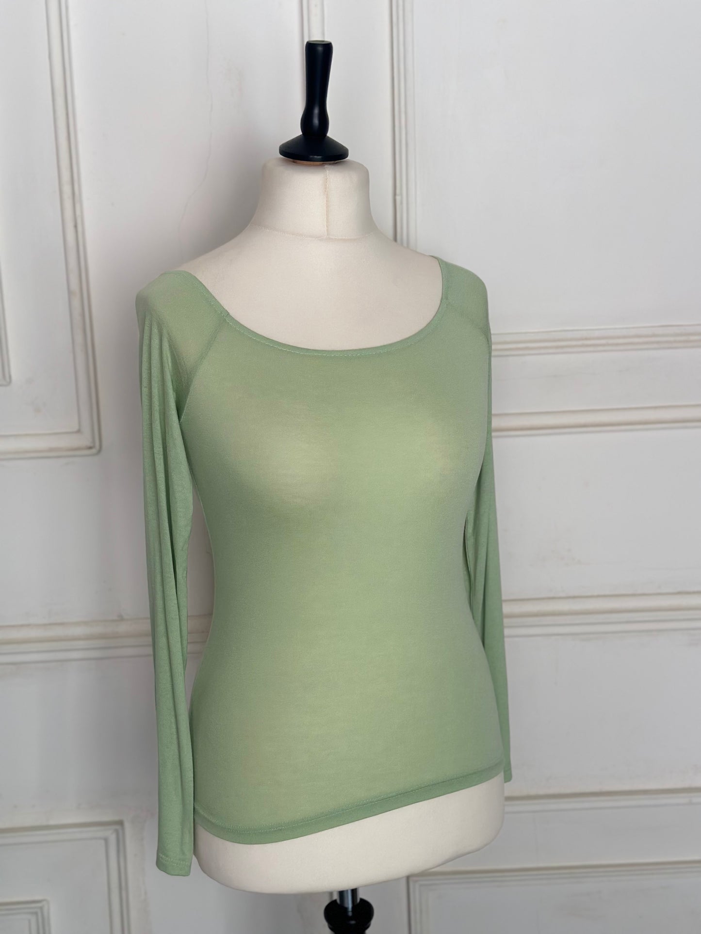Maglia tessuto semitrasparente