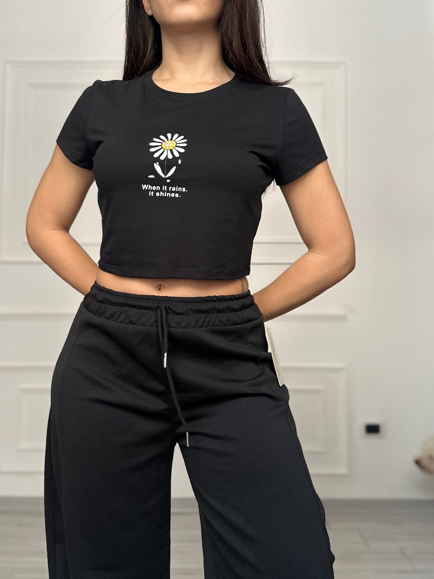 T-shirt shines