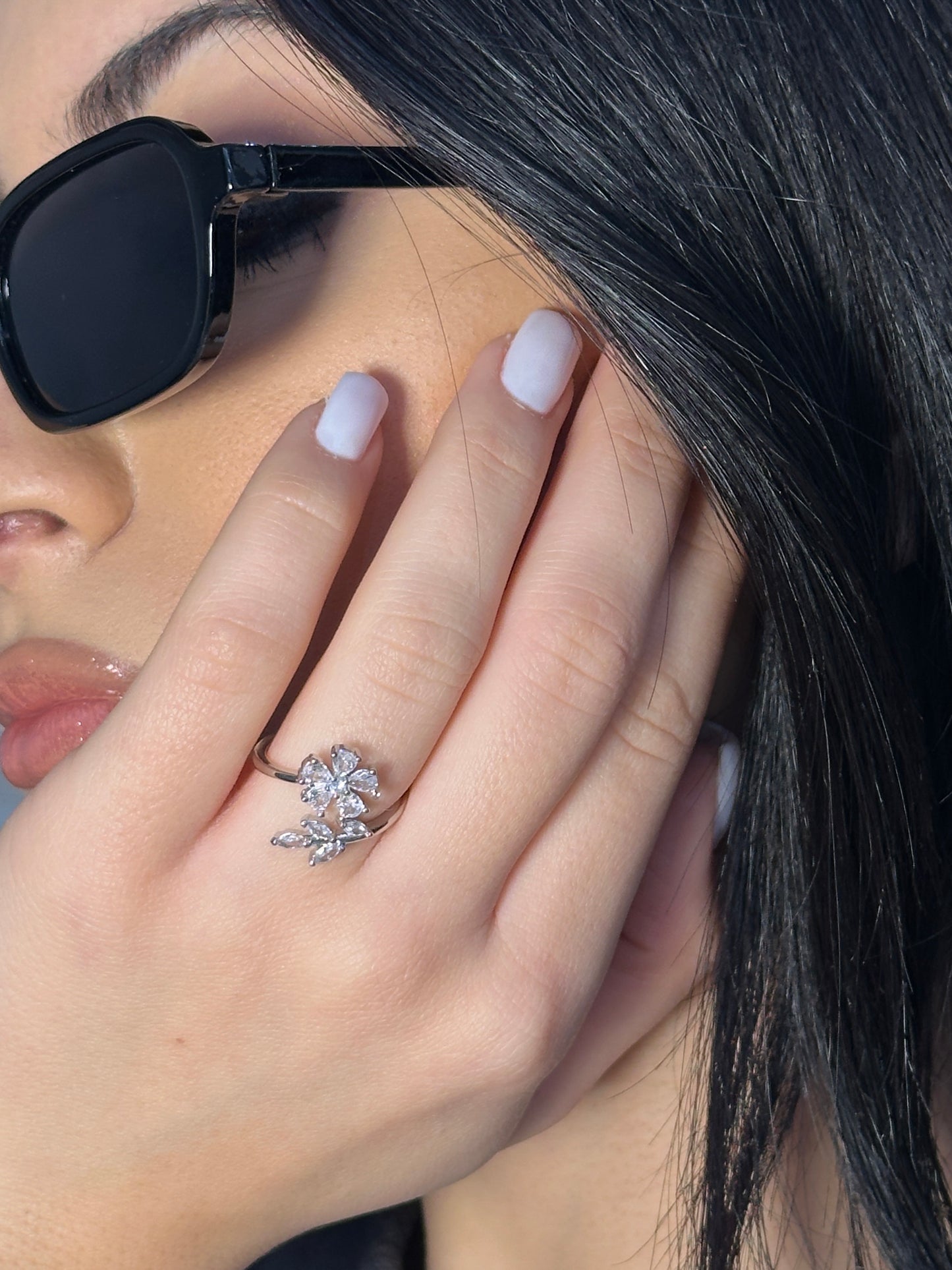 Anello flower leaves