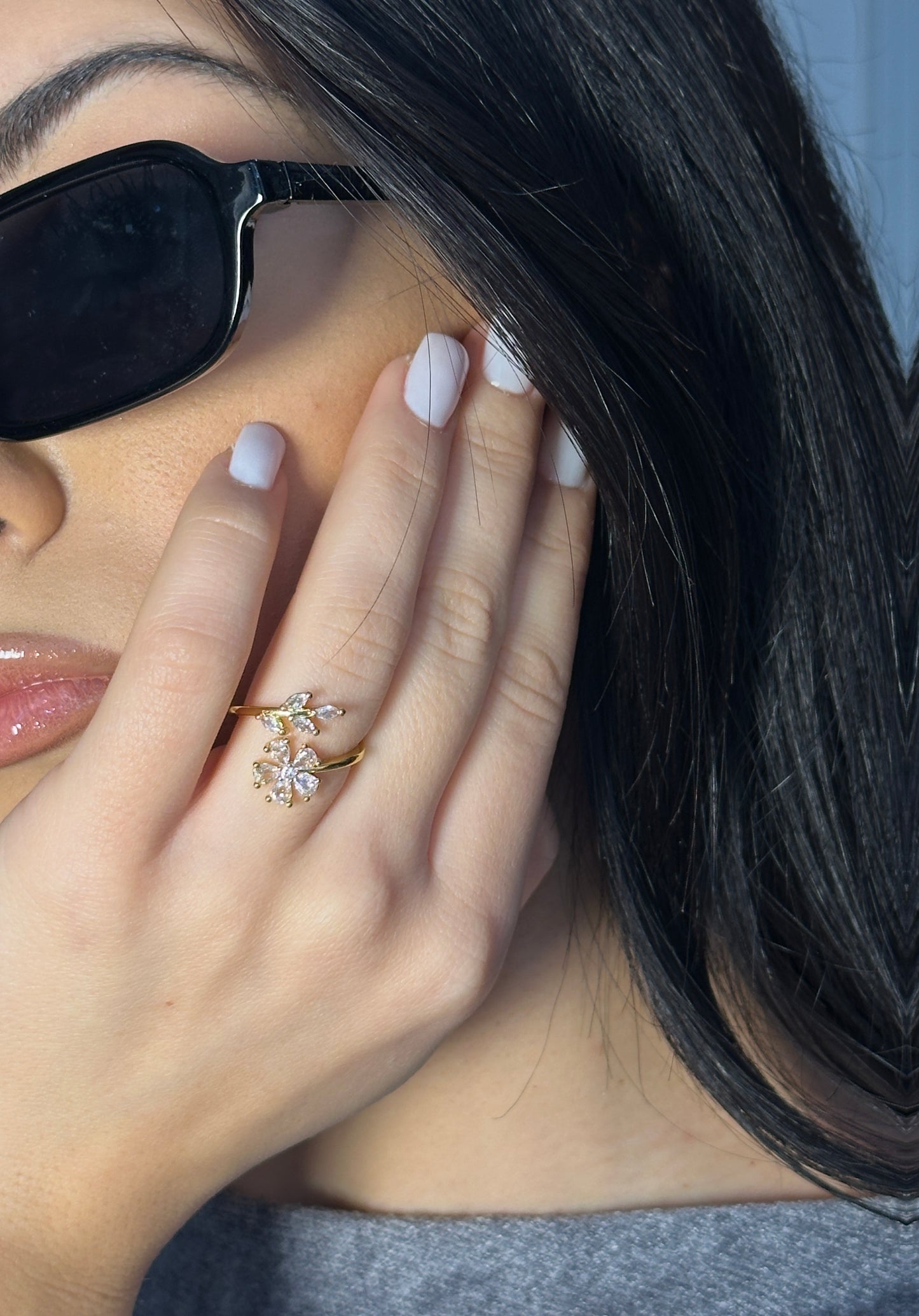 Anello flower leaves