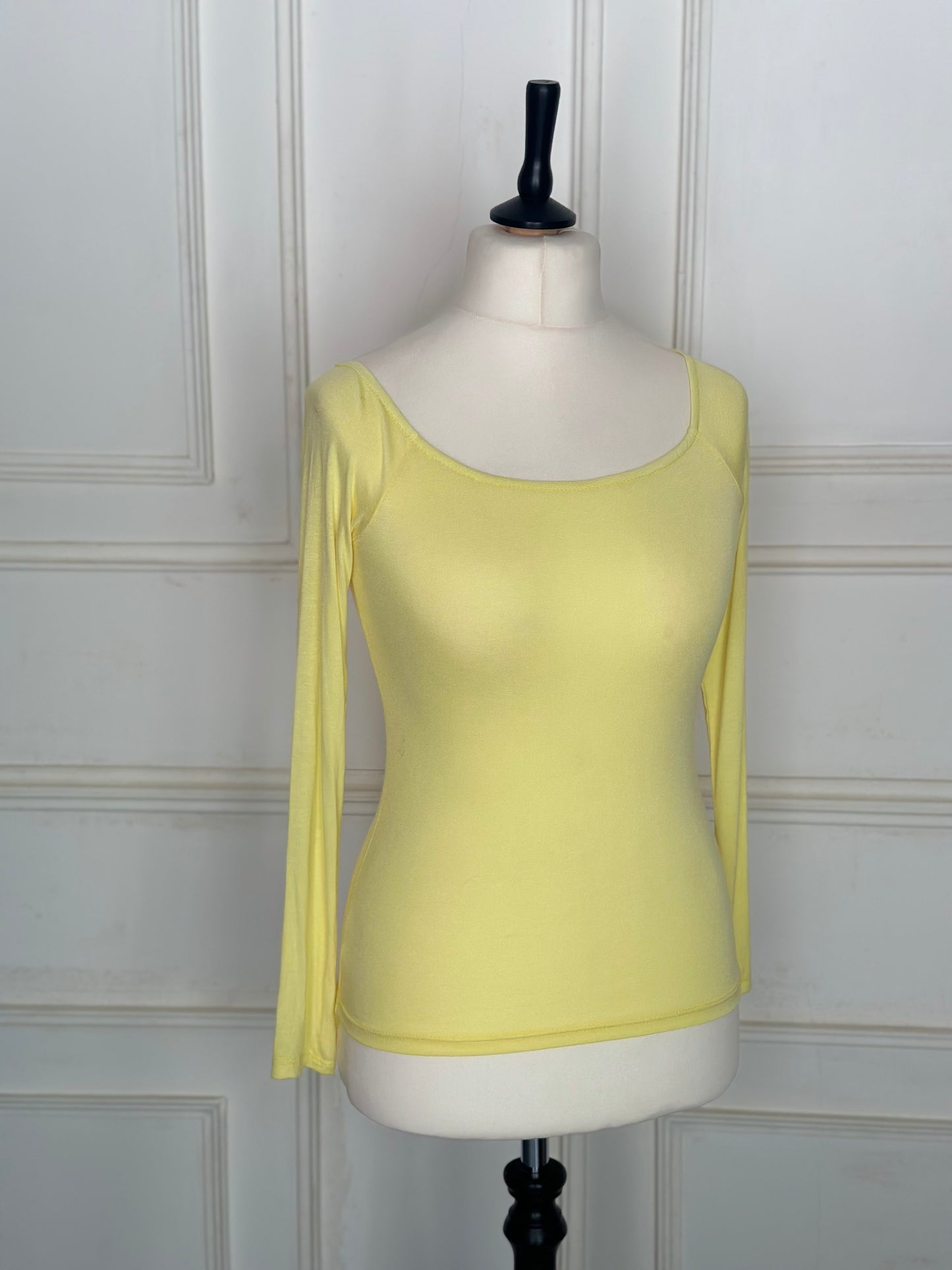 Maglia tessuto semitrasparente
