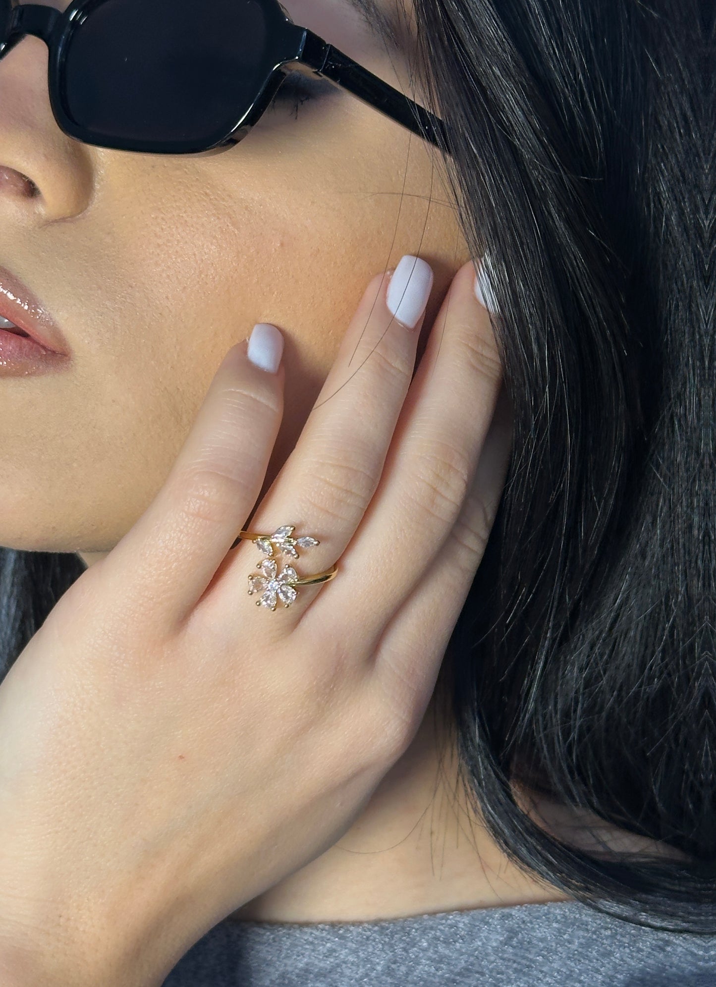 Anello flower leaves