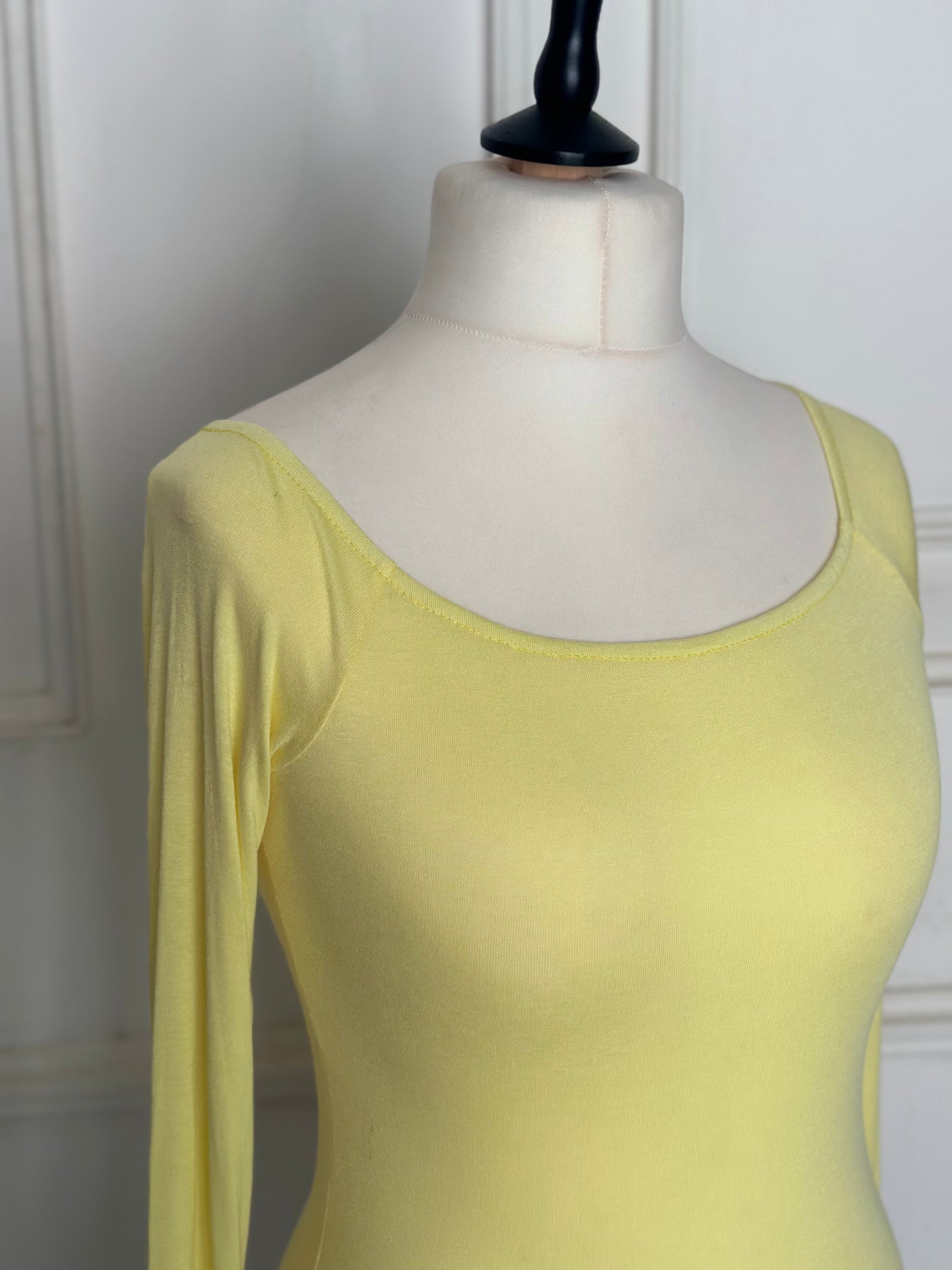 Maglia tessuto semitrasparente