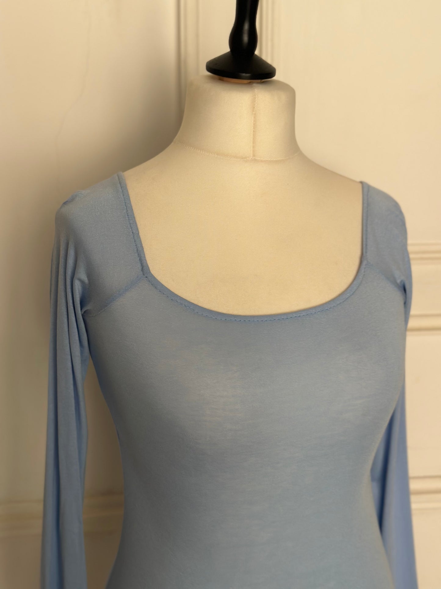 Maglia tessuto semitrasparente